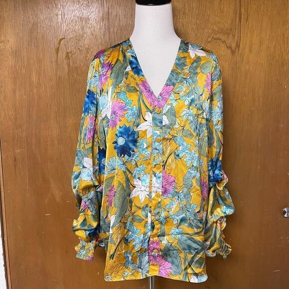 RD & Koko Floral Shirred Long Sleeve V-Neck Top - Picture 4 of 10